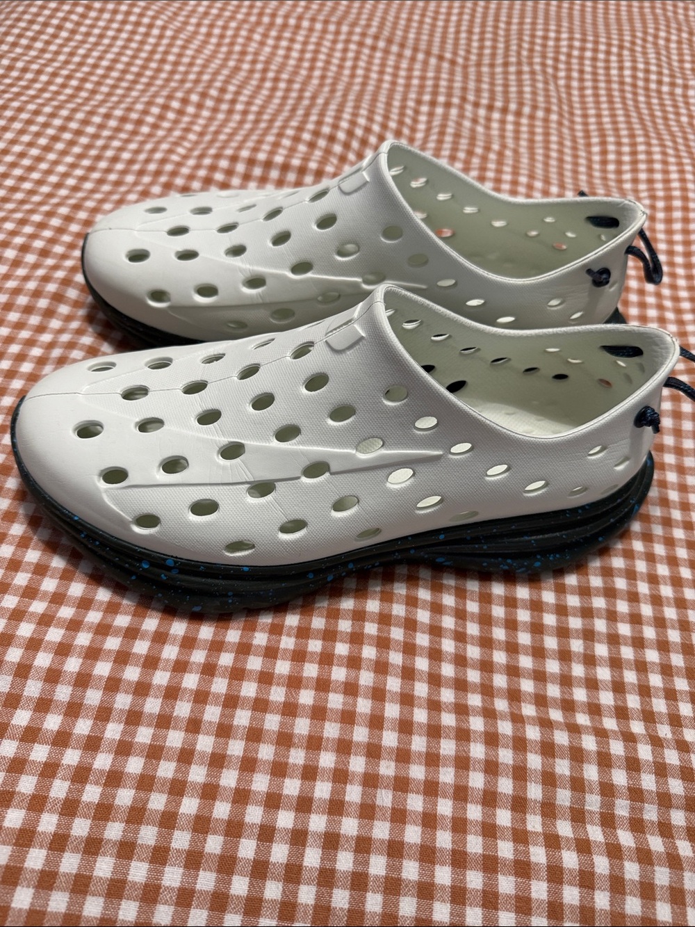 Kanes Lightweight White Slip-On Recovery Shoes with Black Speckled Sole